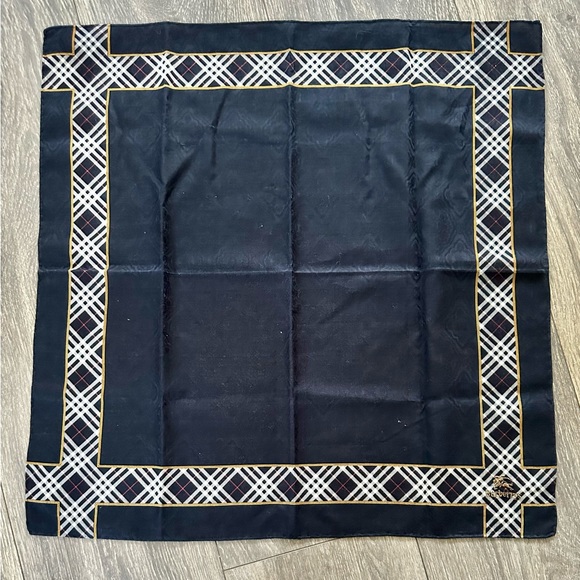 Burberry used 1x  rating 9/10 - Picture 2 of 5